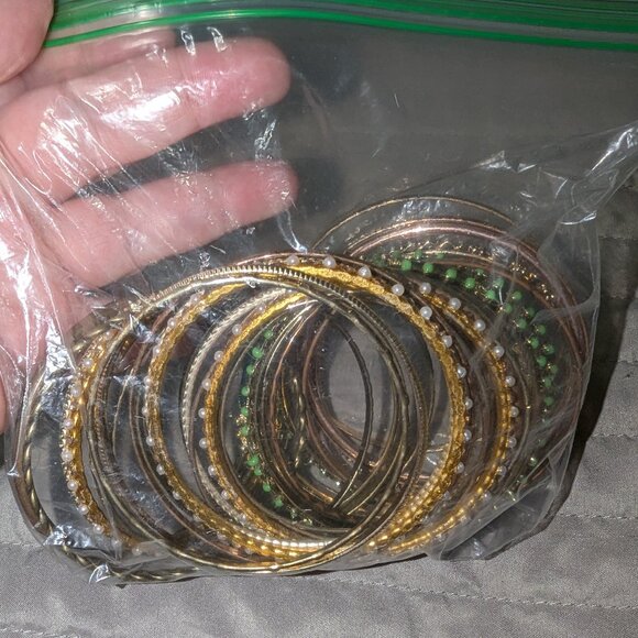 $3 with Bundle ~ Bracelet Grab Bag 4720 - Picture 1 of 5